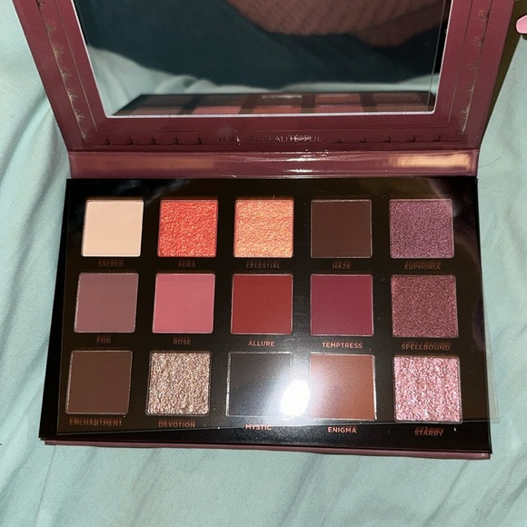 Ace Beaute mystic romance eyeshadow palette - Picture 5 of 7